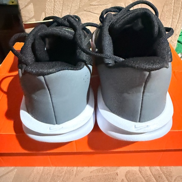 Nike Black and White Athletic Sneakers size 11 or 29 cm - Picture 3 of 8